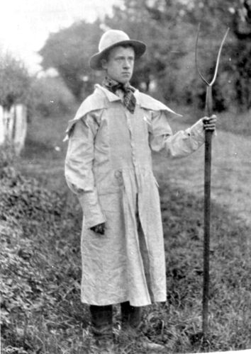 Image of a nineteenth century farm labourer dressed in similar attire to that which Captain Charles Pinfold of Walton Hall was described as regularly wearing. The young labourer pictured is wearing a smock. The image is from the website of the Museum of English Rural Life. 