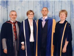 view image of OU staff and honorary graduate Evan Davis 