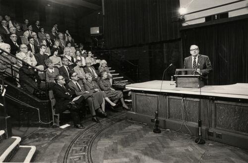 John Horlock speaking at an OU event