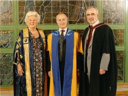 view image of OU staff and honorary graduate Tony Robinson.