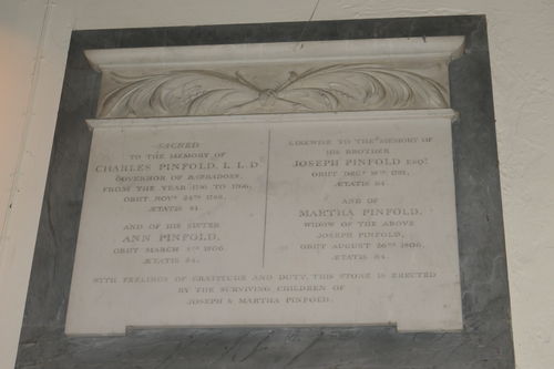 Memorial to members of the Pinfold family